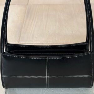 Elegant Black Handbag with Contrast Stitching